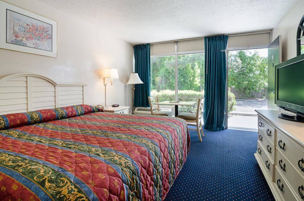 Budgetel Inn Wilmington Exterior photo